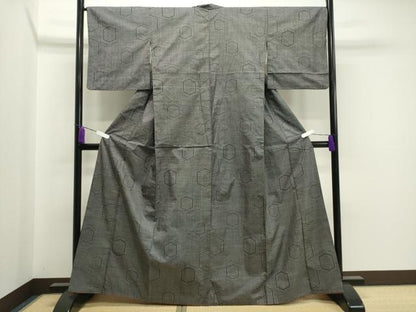 平和屋着物●本場大島紬　7マルキ　亀甲文　正絹　逸品　CAAX5685gh