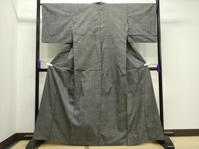 平和屋着物●本場大島紬　7マルキ　亀甲文　正絹　逸品　CAAX5685gh