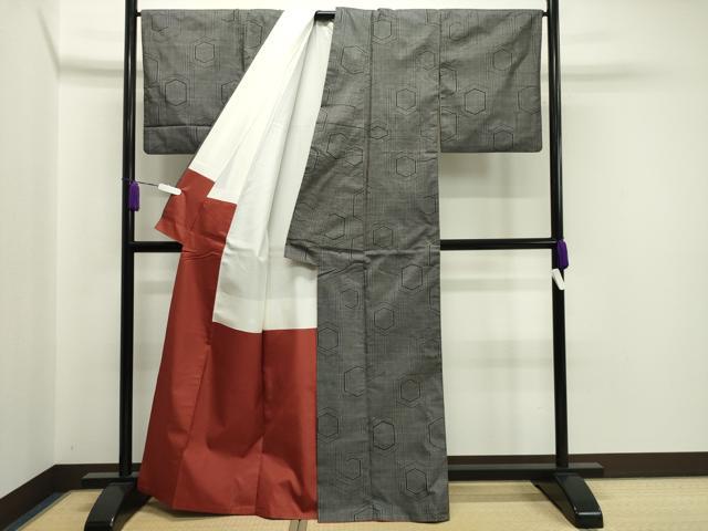 平和屋着物●本場大島紬　7マルキ　亀甲文　正絹　逸品　CAAX5685gh