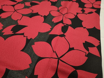 平和屋着物●豪華振袖　刺繍　舞桜文　黒地　正絹　逸品　CAAX5770gh