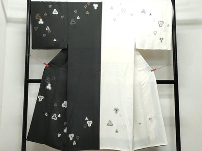 平和屋着物●男性　小紋　地紋起こし　片身替わり　毘沙門亀甲　白色×黒色　金彩　正絹　逸品　CAAY2896vf