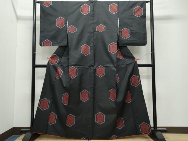 平和屋着物●本場大島紬 7マルキ 亀甲花文 正絹 逸品 CAAY2920vf