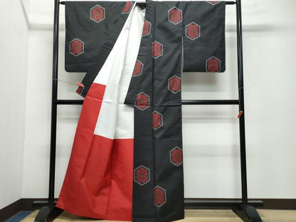 平和屋着物●本場大島紬 7マルキ 亀甲花文 正絹 逸品 CAAY2920vf