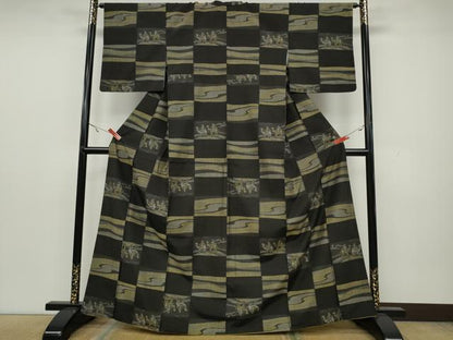 平和屋着物●上質な紬　ラクダ　横段人物文　シルクロード　正絹　逸品　CAAY4862ut