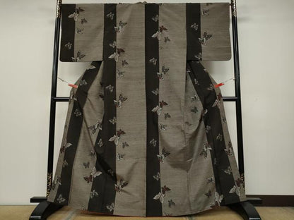 平和屋着物●上質な紬　舞蝶文　正絹　逸品　CAAY4875ut