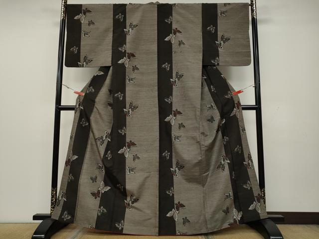 平和屋着物●上質な紬　舞蝶文　正絹　逸品　CAAY4875ut