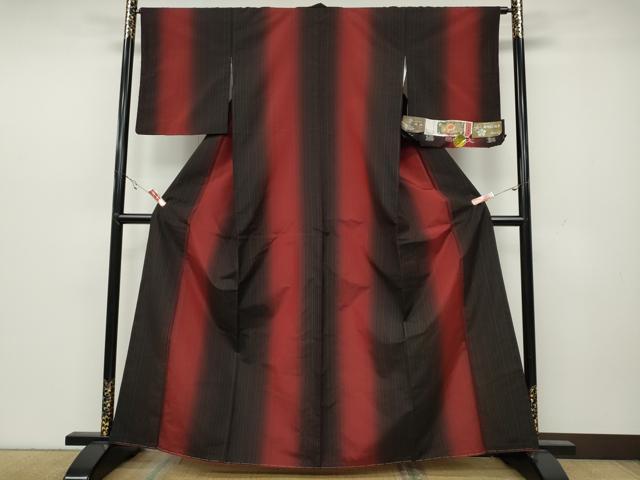 平和屋着物●都喜ヱ門　本場大島紬　泥染め　車輪梅格子　藤絹織物謹製　証紙付き　正絹　逸品　CAAY4994ut