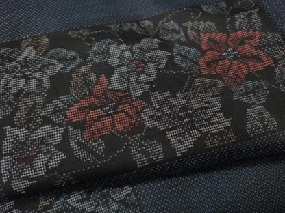 平和屋着物●本場大島紬 9マルキ 色紙花唐草文 正絹 逸品 未使用 CAAY5028ut