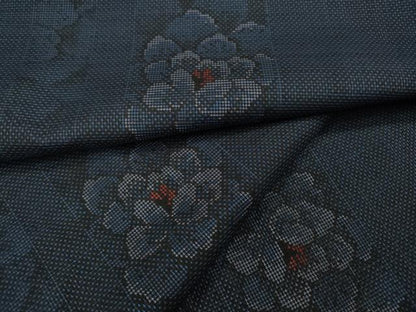 平和屋着物●本場大島紬　9マルキ　舞花文　正絹　逸品　CAAY5112ut