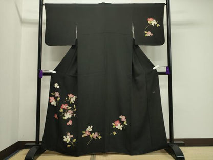 平和屋着物●華道家　楠目ちづ　訪問着　枝花文　黒地　鬼しぼ縮緬　正絹　逸品　CAAY8211gh