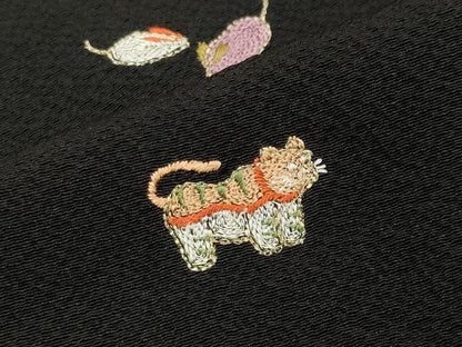 平和屋着物●上質な小紋 総刺繍 十二支 黒地 金糸 正絹 逸品 CAAY8350gh