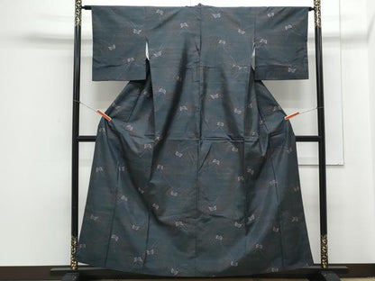 平和屋着物●本場大島紬　舞蝶文　正絹　逸品　CAAY9464th