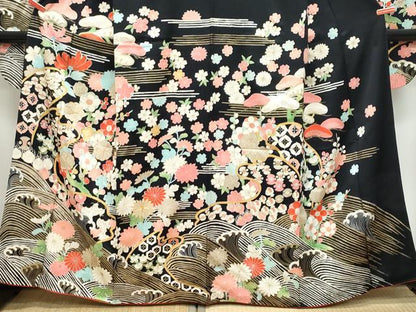平和屋着物●豪華振袖　駒刺繍　立波宝尽くし花文　黒地　金彩　正絹　逸品　CAAZ0829vf