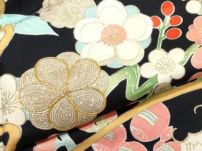 平和屋着物●豪華振袖　駒刺繍　立波宝尽くし花文　黒地　金彩　正絹　逸品　CAAZ0829vf
