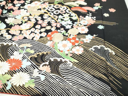 平和屋着物●豪華振袖　駒刺繍　立波宝尽くし花文　黒地　金彩　正絹　逸品　CAAZ0829vf