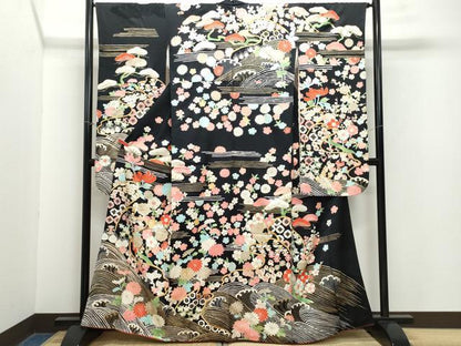 平和屋着物●豪華振袖　駒刺繍　立波宝尽くし花文　黒地　金彩　正絹　逸品　CAAZ0829vf