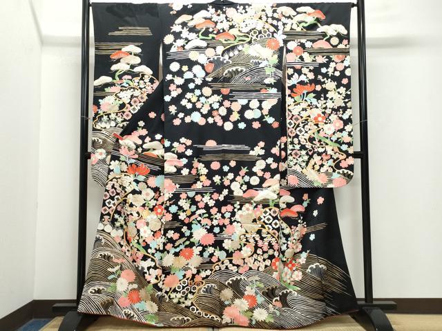 平和屋着物●豪華振袖　駒刺繍　立波宝尽くし花文　黒地　金彩　正絹　逸品　CAAZ0829vf
