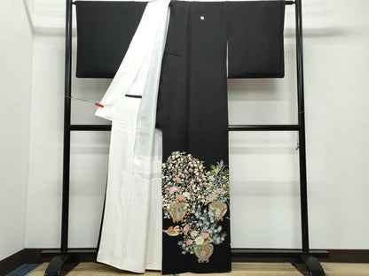 平和屋着物●豪華黒留袖　友禅　作家物　鴛鴦陶器草花文　正絹　逸品　CAAZ0881vf