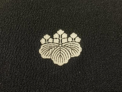 平和屋着物■豪華黒留袖　作家物　雲取り色紙御所車花文　金彩　正絹　逸品　CAAZ2145vp