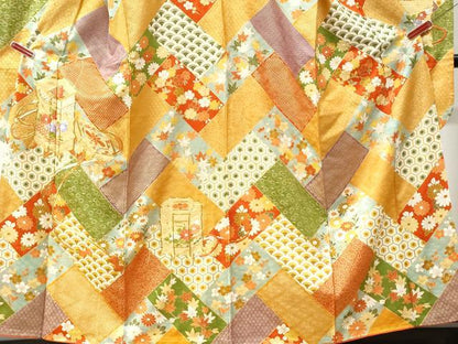 平和屋着物●豪華振袖　駒刺繍　貝桶吉祥草花文　金彩　正絹　逸品　CAAZ2917yc