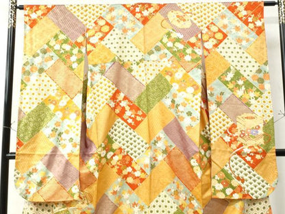 平和屋着物●豪華振袖　駒刺繍　貝桶吉祥草花文　金彩　正絹　逸品　CAAZ2917yc