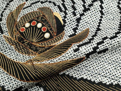 平和屋着物●豪華振袖 総絞り 駒刺繍 牡丹 黒地 金彩 鈴乃屋扱い 正絹 逸品 CAAZ3020yc