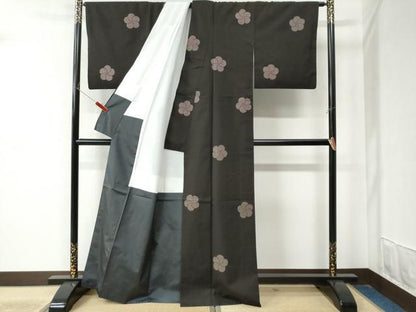 平和屋着物●本場大島紬 9マルキ 泥染め 地空き ねじ花文 美紀大島織物謹製 証紙付き 正絹 逸品 CAAZ3125yc