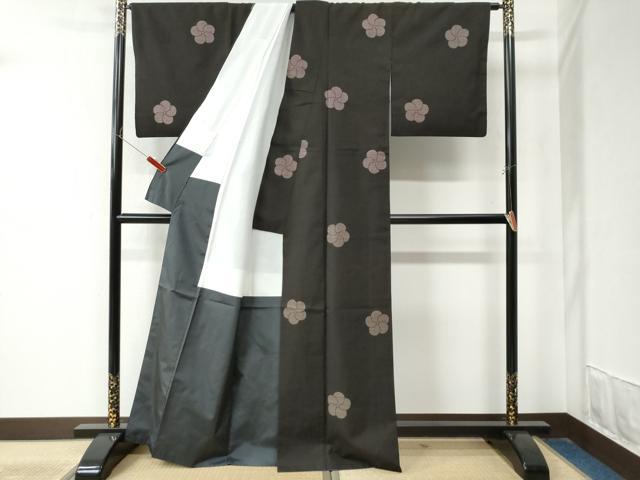 平和屋着物●本場大島紬 9マルキ 泥染め 地空き ねじ花文 美紀大島織物謹製 証紙付き 正絹 逸品 CAAZ3125yc