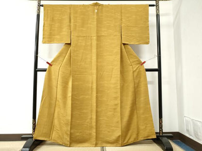 平和屋着物●上質な色無地　霞吉祥地紋　黄唐茶色　正絹　逸品　未使用　CAAZ3144yc