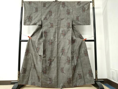 平和屋着物●本場大島紬　9マルキ　吉祥草花文　正絹　逸品　CAAZ3288yc