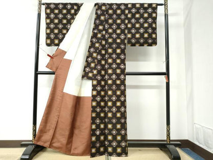 平和屋着物●国指定重要無形文化財 本場久米島紬 手織 正絹 逸品 CAAZ3370yc