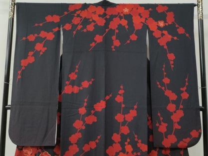平和屋着物●豪華振袖　駒刺繍　枝梅文　黒地　金彩　正絹　逸品　CAAZ3400yc