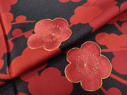 平和屋着物●豪華振袖　駒刺繍　枝梅文　黒地　金彩　正絹　逸品　CAAZ3400yc