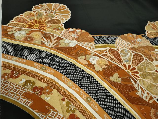 平和屋着物●豪華黒留袖　駒刺繍　吉祥花唐草文　金彩　正絹　逸品　CAAZ3721yc