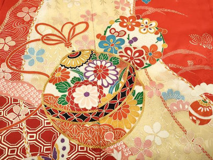 平和屋着物[]七五三　女の子　３歳　祝着　三つ身　駒刺繍　鈴舞蝶花文　金彩　逸品　CAAZ7009ze