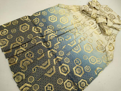 平和屋着物[]七五三　男の子　祝着・羽織・袴セット　刺繍　兜　老竹色　暈し染め　金銀彩　逸品　CAAZ7016ze
