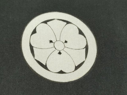 平和屋着物[]お宮参り　男の子　祝着　産着　初着　のしめ　手描き　刺繍　鷹　立波松文　金彩　逸品　CAAZ7065ze