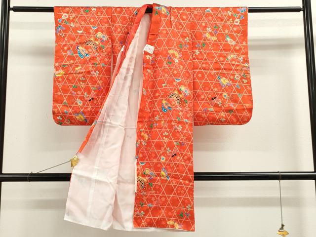 平和屋着物[]七五三　女の子　３歳　祝着　三つ身　被布セット　 網目舞蝶草花文　金彩　逸品　CAAZ7135ze