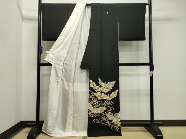 平和屋着物●豪華黒留袖　駒刺繍　竜田川花文　金彩　正絹　逸品　CABA1313gh