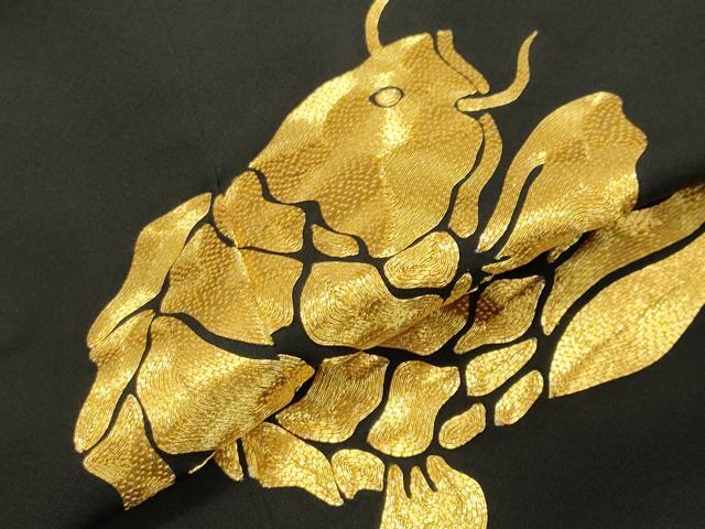 平和屋着物●人間国宝　五代　田畑喜八　黒留袖　駒刺繍　荒磯　金銀彩　正絹　逸品　CABA1494gh