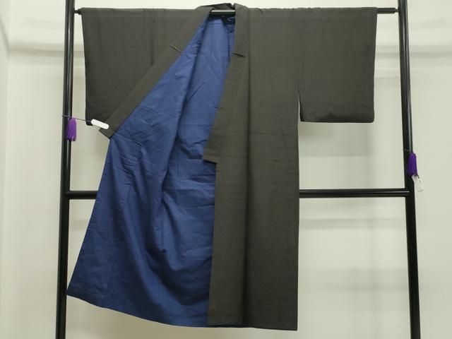 平和屋着物●男性 紬 アンサンブル 着物：鉄黒色 羽織：憲法黒茶色 正絹 逸品 CABA1499gh