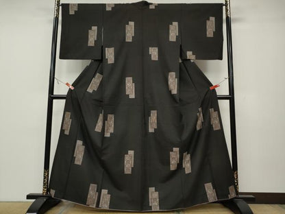 平和屋着物●本場大島紬　9マルキ　地空き　短冊重ね動物文　正絹　逸品　CABA1659ut