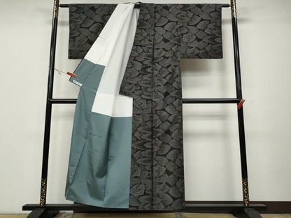 平和屋着物●本場大島紬　9マルキ　雲取り地紙花文　正絹　逸品　CABA1831ut
