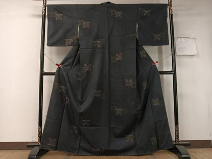 平和屋着物●本場大島紬 7マルキ 舞蝶文 正絹 逸品 未使用 CABA4790vp