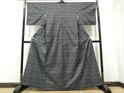 平和屋着物●本場大島紬　7マルキ　亀甲花文　正絹　逸品　CABA4803hy