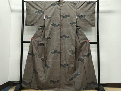 平和屋着物●本場大島紬　9マルキ　雲取り唐草文　正絹　逸品　未使用　CABA6128vf