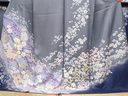 平和屋着物●豪華振袖　駒刺繍　舞花文　銀通し地　仮絵羽　逸品　未使用　CABA6138vf