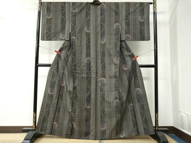 平和屋着物●本場大島紬　9マルキ　源氏車文　正絹　逸品　CAAW3984vf 平和屋着物○本場大島紬 9マルキ 源氏車吉祥間道 正絹 逸品 CABA6222yc