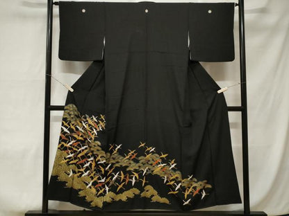 平和屋着物■豪華黒留袖　駒刺繍　松葉飛鶴文　金彩　正絹　逸品　CABA7553ev