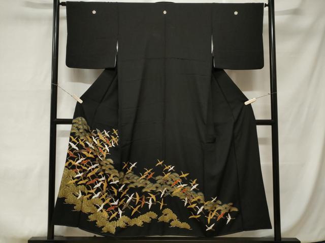平和屋着物■豪華黒留袖　駒刺繍　松葉飛鶴文　金彩　正絹　逸品　CABA7553ev